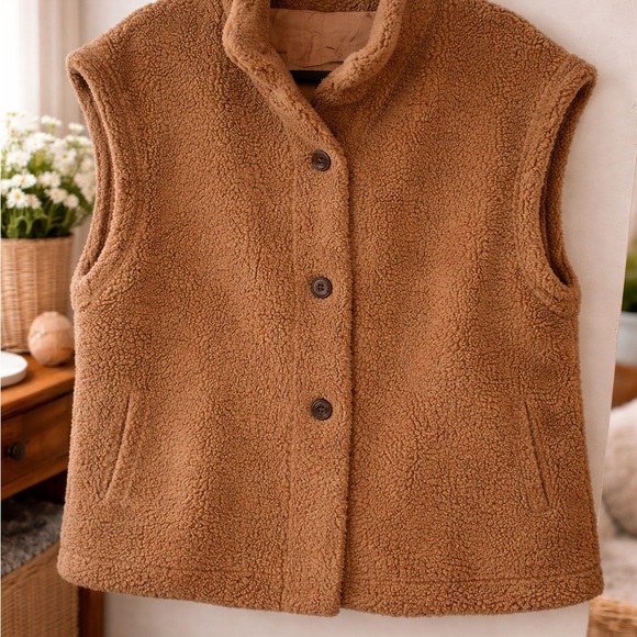 Jackets & Blazers - One Available | Brown Sherpa Fleece Button-Up Vest – Size S